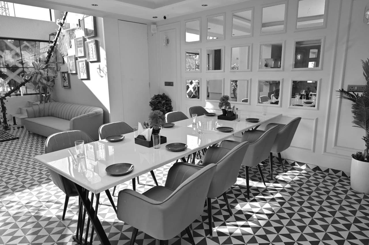 Best Pure Veg Family Restaurant on NH52 Near Laxmangarh with Clean Washrooms & Coffee